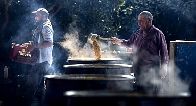 Atalık sarı buğday kazanlarda kaynadı, güneşin kollarına bırakıldı
