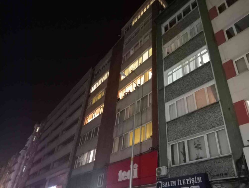Yeni yılı tencere ve tava çalarak karşıladılar