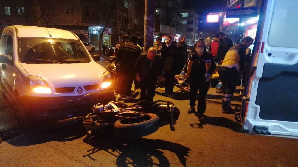 Kocaeli’de yeni yılla birlikte kazalar peş peşe geldi: Motosiklet sürücüsü böyle savruldu