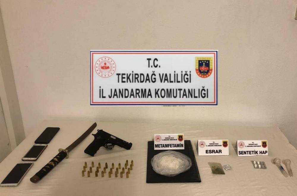 İstanbul’dan araçla uyuşturucu getiren 2 kişi yakalandı