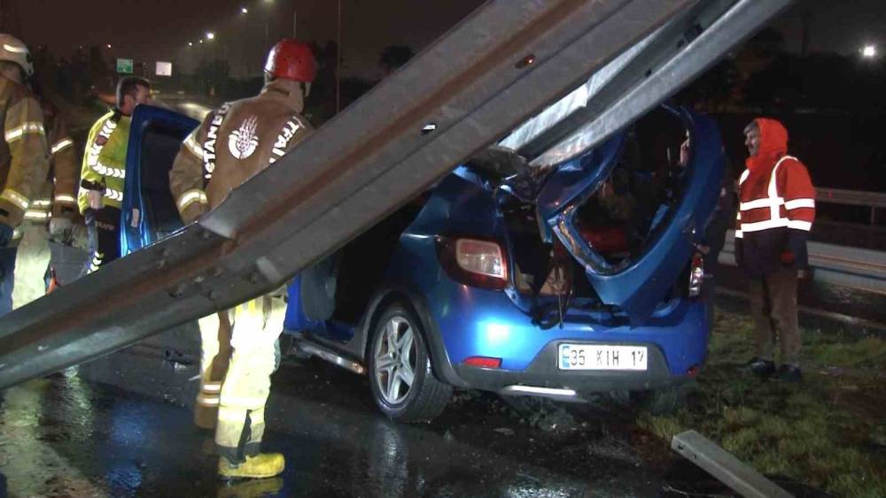TEM Otoyolu’nda otomobil bariyere girdi: 1 ölü
