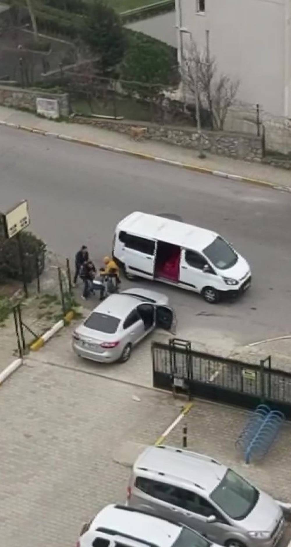 Tuzla’da önü kesilen otomobilin sürücüsünün kaçırıldığı anlar kamerada