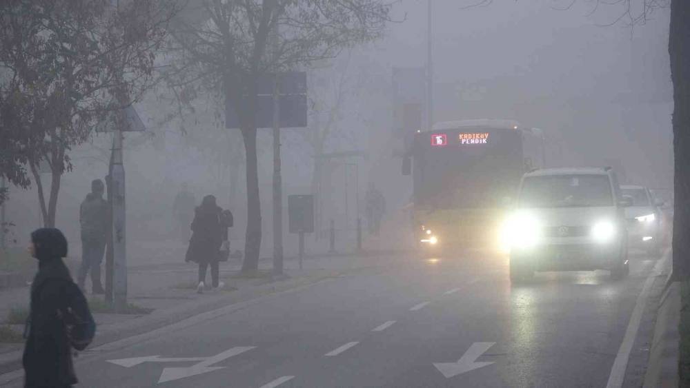 İstanbullular güne sis ile uyandı