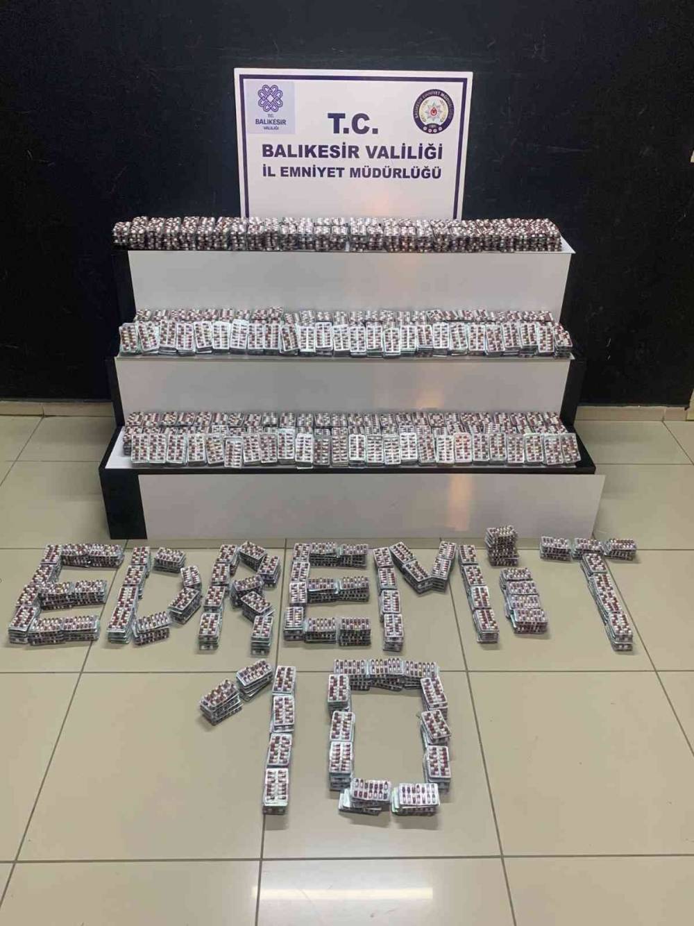 Kargo paketinde 40 bin 180 adet uyarıcı hap ele geçirildi