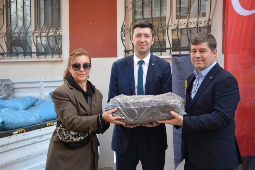 Büyükşehir’den üreticiye 10 ton kompost desteği