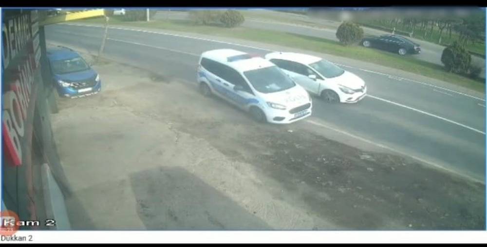 Polis otosu ’dur’ ihtarına uymayan aracı kovalarken kaza yaptı: 1 yaralı
