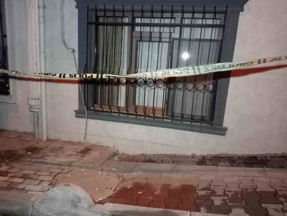 Şişli’de husumetli olduğu akrabasının evine pencereden ateş etti: 1 yaralı