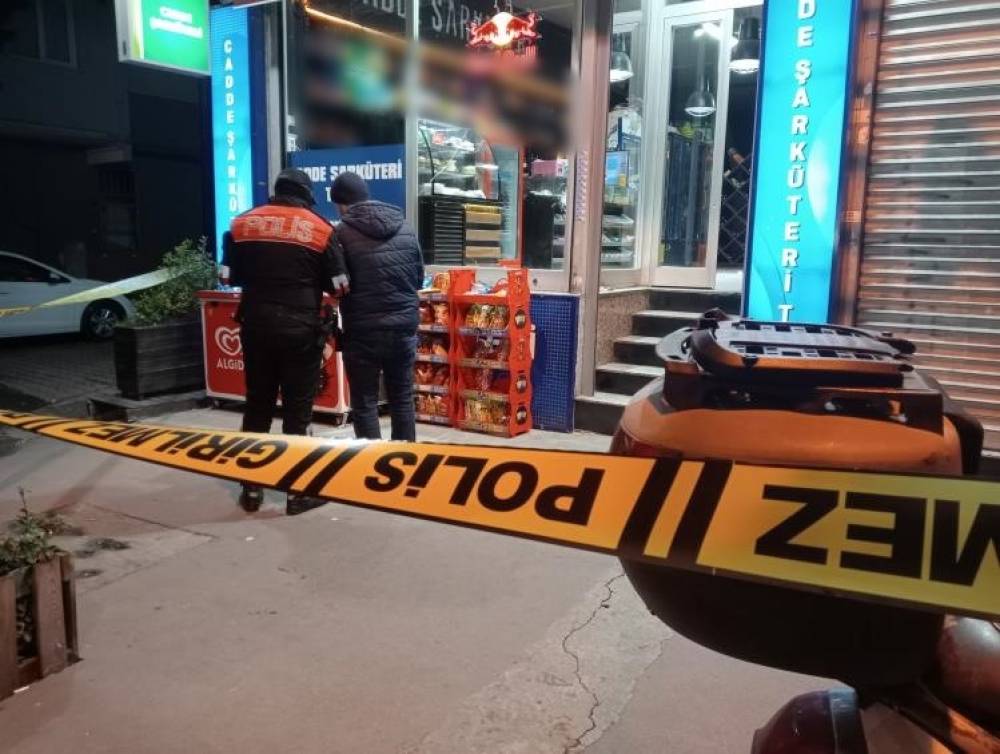 Kağıthane’de tekel bayine silahlı saldırı anı kamerada