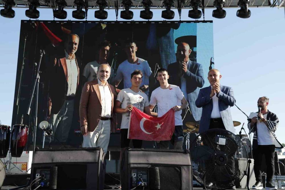 Arnavutköy’de Kabotaj Bayramı kutlamaları renkli görüntülere sahne oldu
