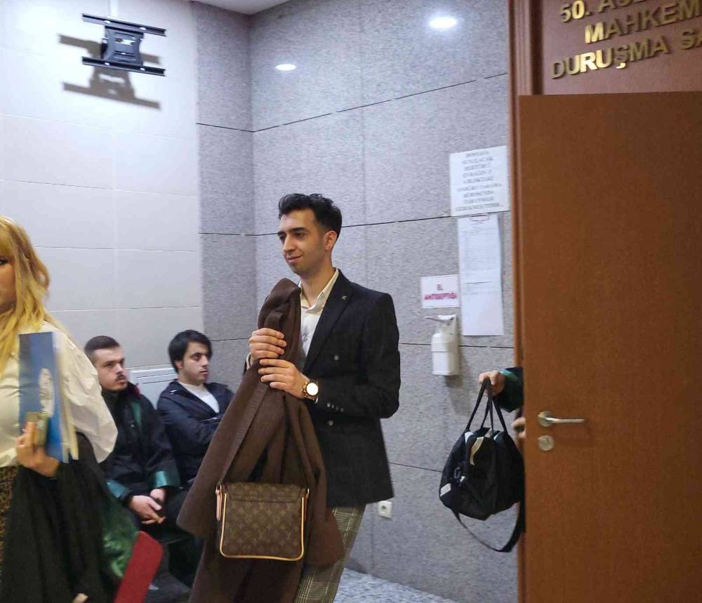 Eski sevgilisini darp ettiği iddia edilen şarkıcı Çağatay Akman hakim karşısında