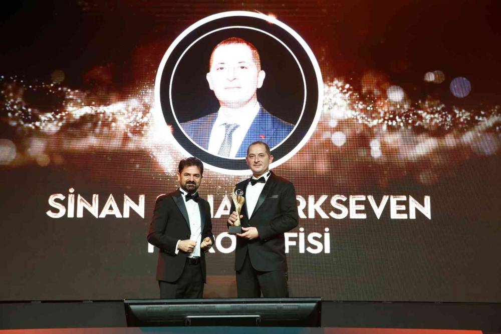 Petrol Ofisi CMO’su Sinan Seha Türkseven’e, ‘Altın Lider’ ödülü