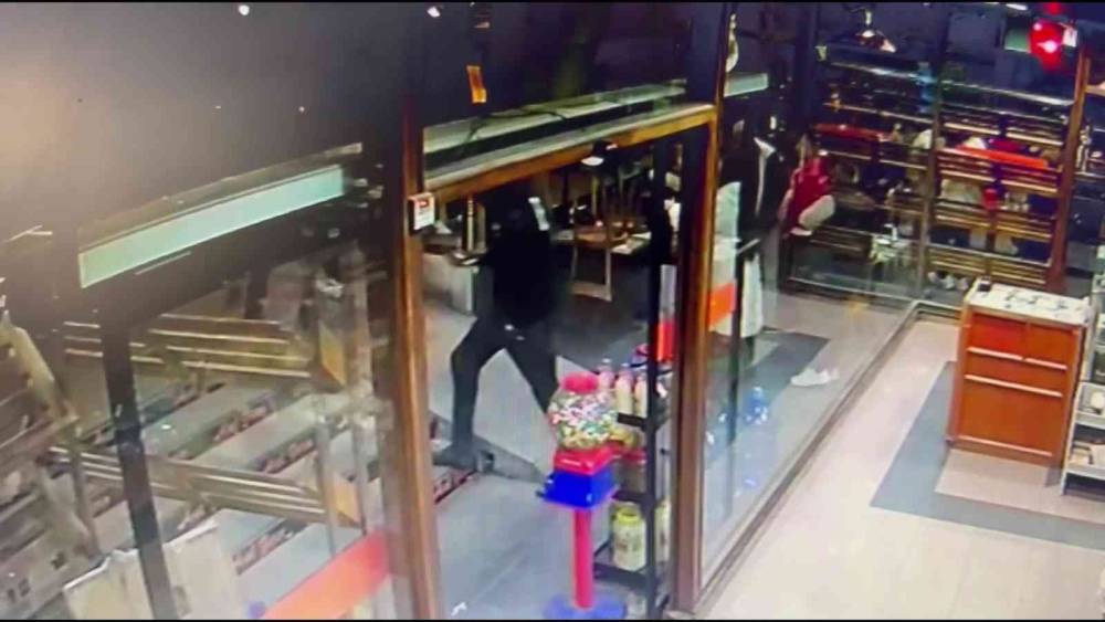 Diagne otomobili götürülünce sığındığı fırında saatçi zannedildi
