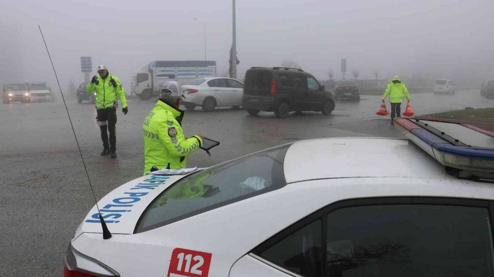 Edirne’de sis nedeniyle zincirleme kaza yaşandı