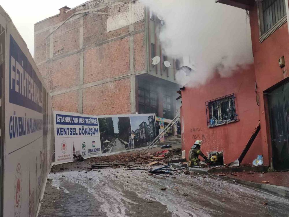 Beyoğlu’nda tek katlı gecekonduda yangın: 1 yaralı