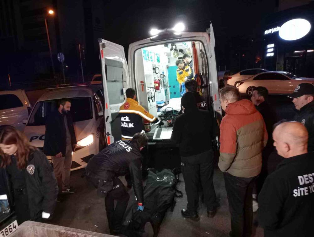 Bayrampaşa’da feci kaza: Kendi kullandığı ticari aracın altında kalan sürücü hayatını kaybetti