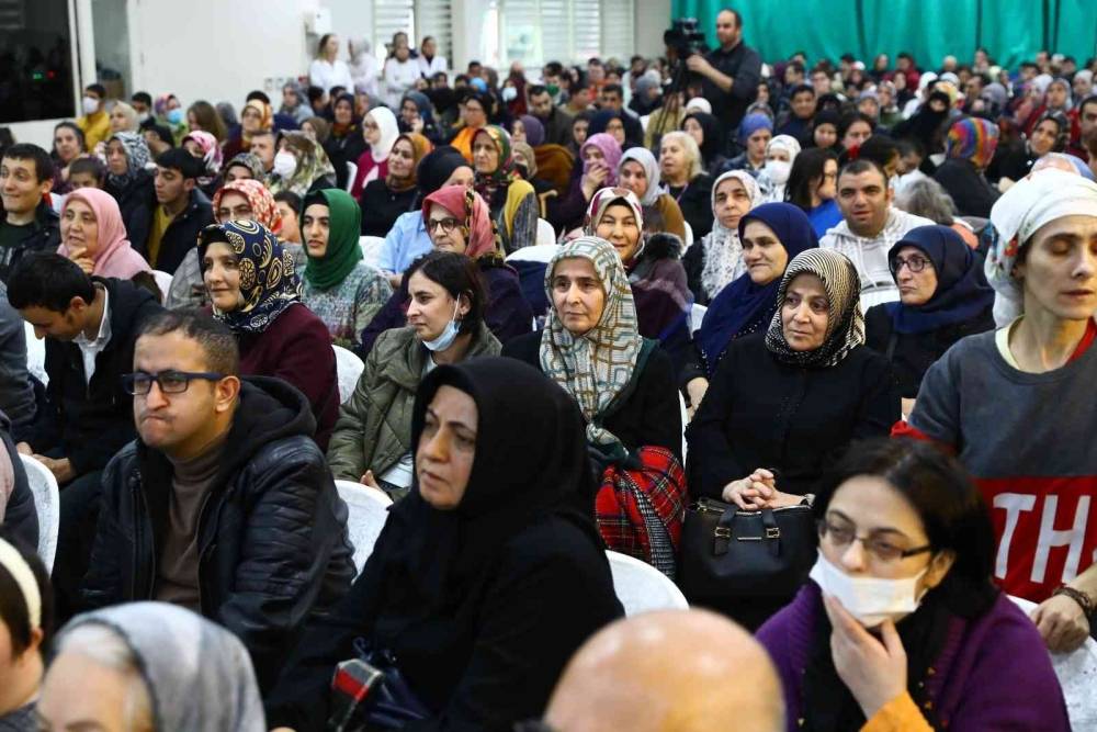 Otistik yazar Birsen Başar, Bağcılar’da otizmi anlattı