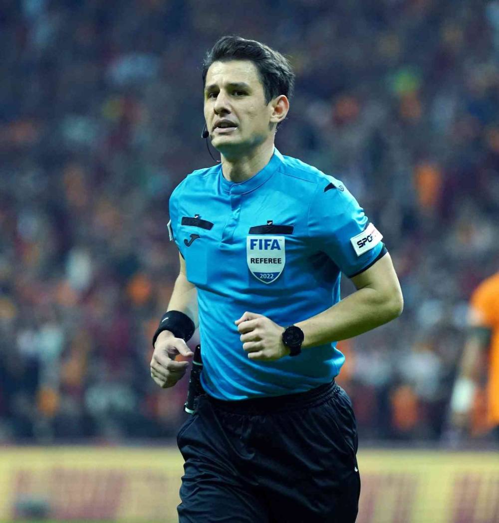 Spor Toto Süper Lig’in 18. haftasında Fenerbahçe ile Galatasaray arasında oynanacak derbiyi hakem Halil Umut Meler yönetecek.