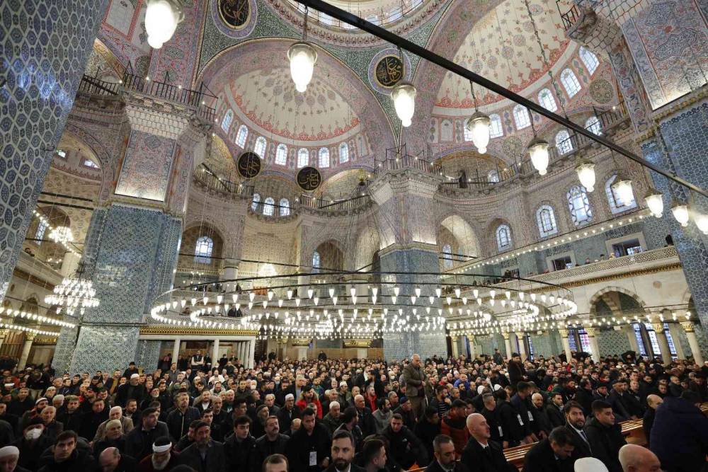 Cumhurbaşkanı Erdoğan, restorasyonu tamamlanan 3.5 asırlık Yeni Cami’yi yeniden ibadete açtı