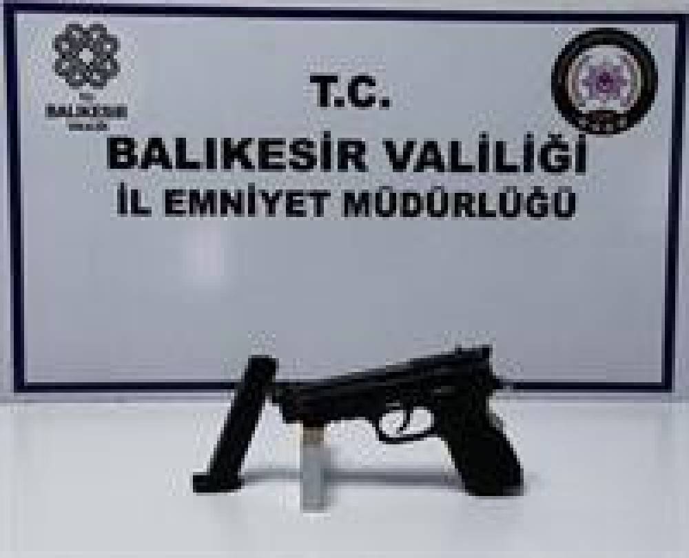 Balıkesir’de polis 30 aranan şahsı yakaladı