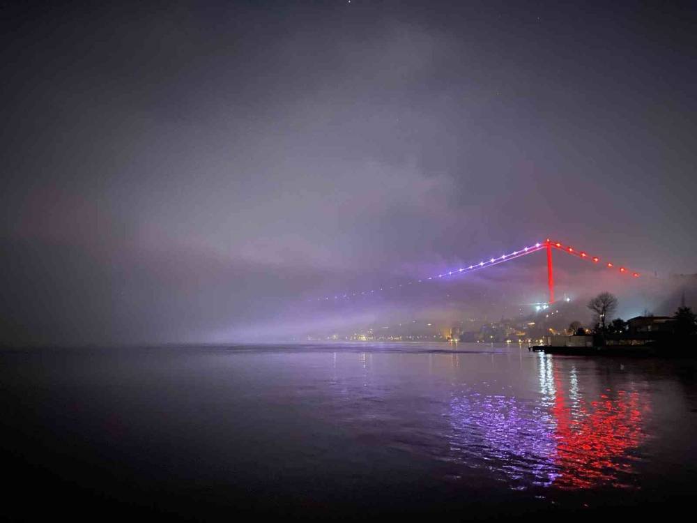 İstanbul Boğazı’nda yoğun sis: Gemi trafiği çift yönlü olarak askıya alındı