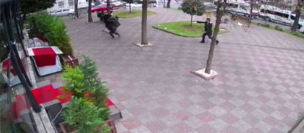 Fatih’te genç kızı taciz eden şüpheliye vatandaşlar müdahale etti