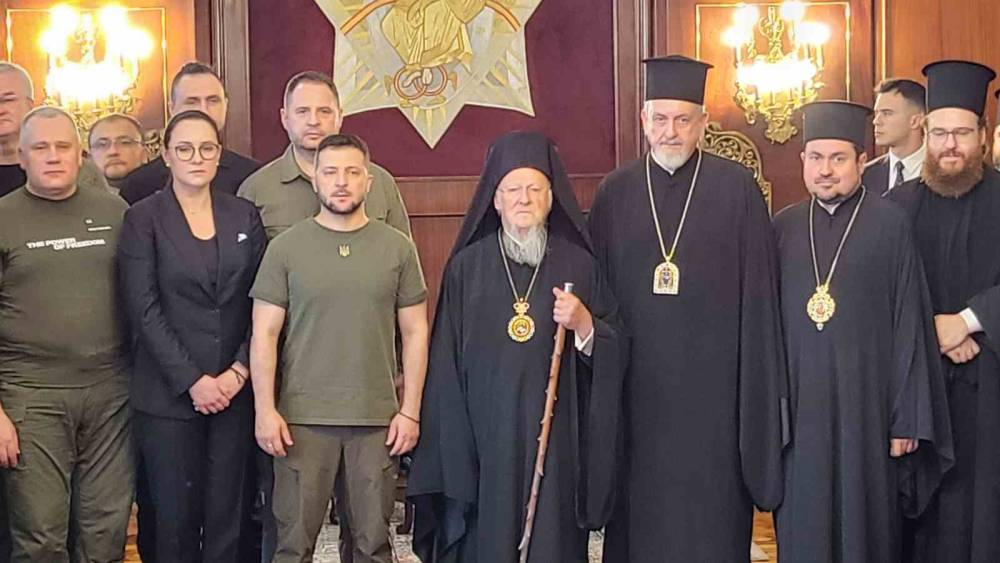 Ukrayna Devlet Başkanı Zelenski, Fener Rum Patriği Bartholomeos’u ziyaret etti