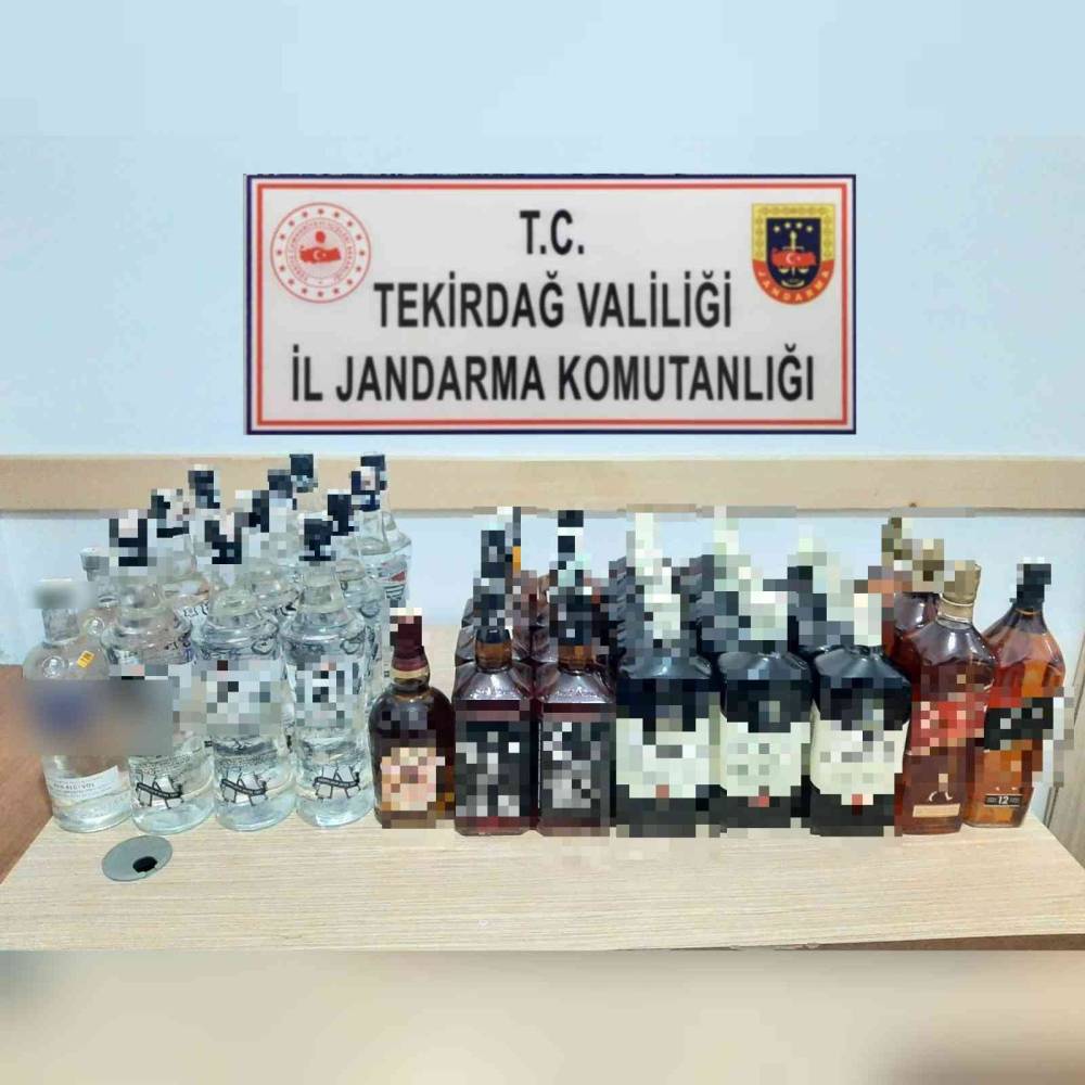 Saray’da şüpheli araçtan 40 şişe sahte alkol ele geçirildi