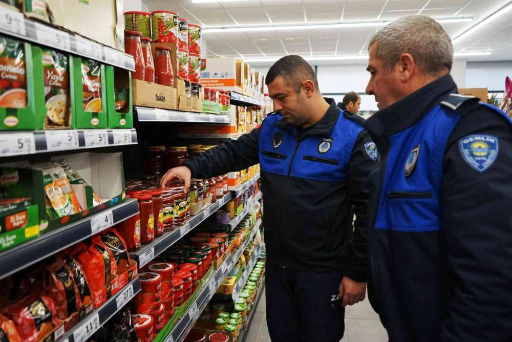 Gemlik’te zabıta market denetiminde
