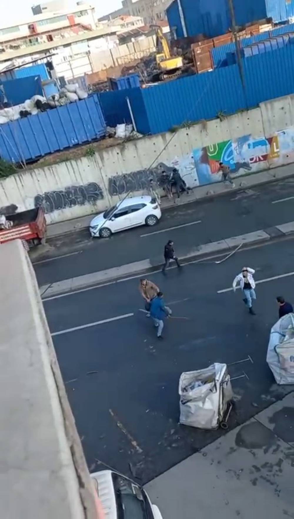 Zeytinburnu’nda kağıt toplayıcıları arasında