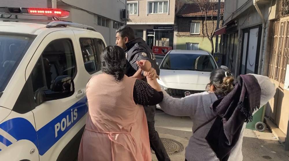 Bursa’da kendi evini yakan kişiye komşuları böyle saldırdı