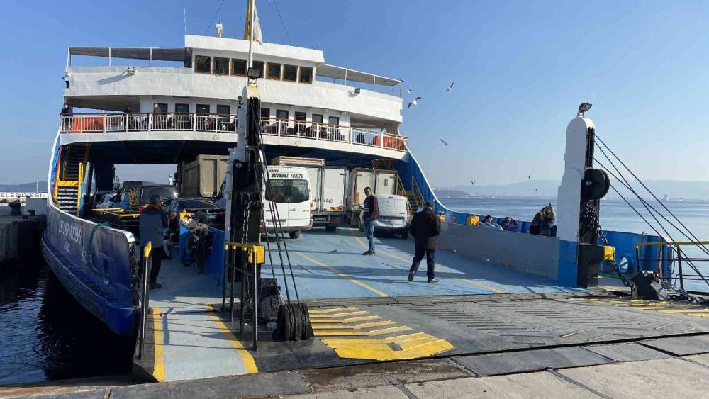 Bozcaada ve Gökçeada’ya fırtına nedeniyle yarınki tüm feribot seferleri iptal edildi