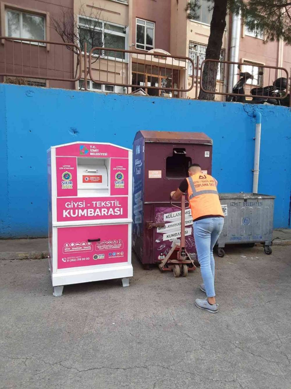 Tekstil atık toplama kumbaraları yenileniyor