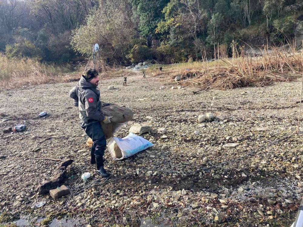 İçme suyu havzası olan Terkos Gölü’nde kaçak avcılık yapanlar suç üstü yakalandı