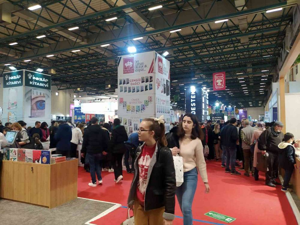 39’uncu Uluslararası İstanbul Kitap Fuarı’nda hafta sonu yoğunluğu