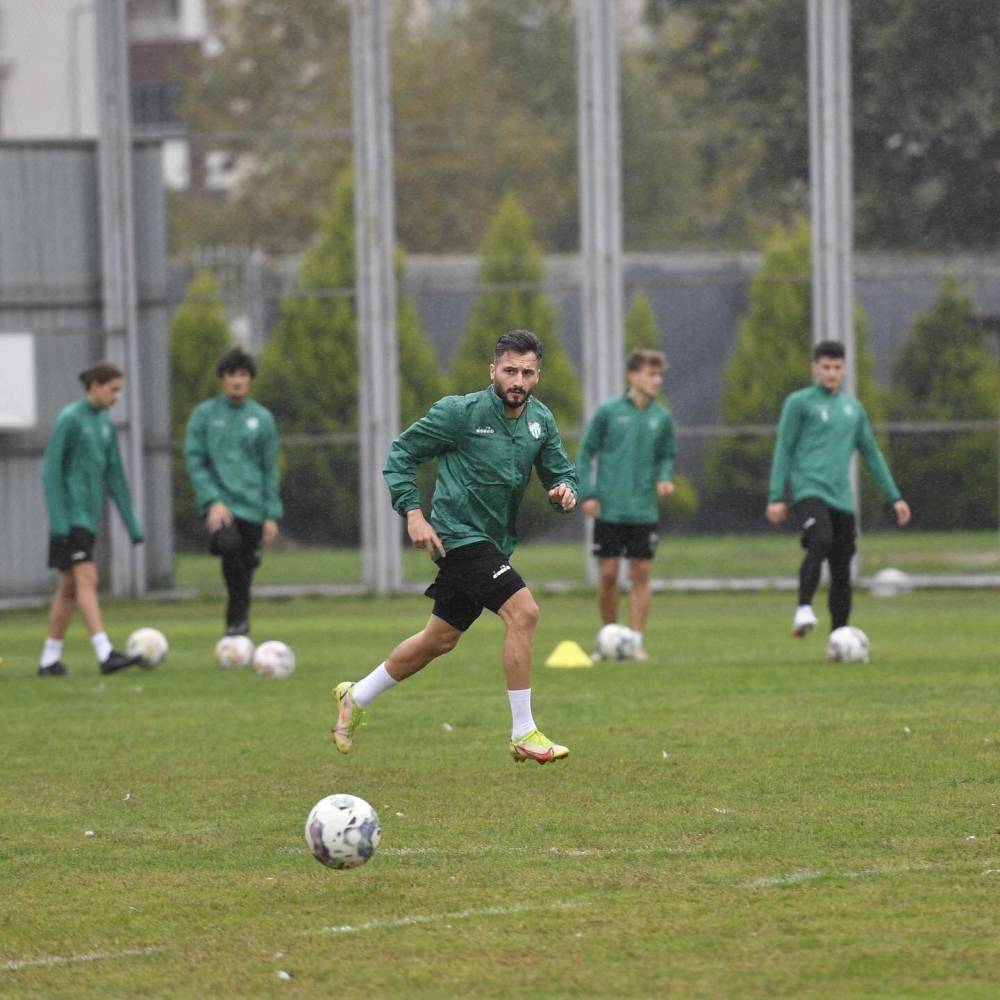 Bursasporlu futbolculara izin verildi