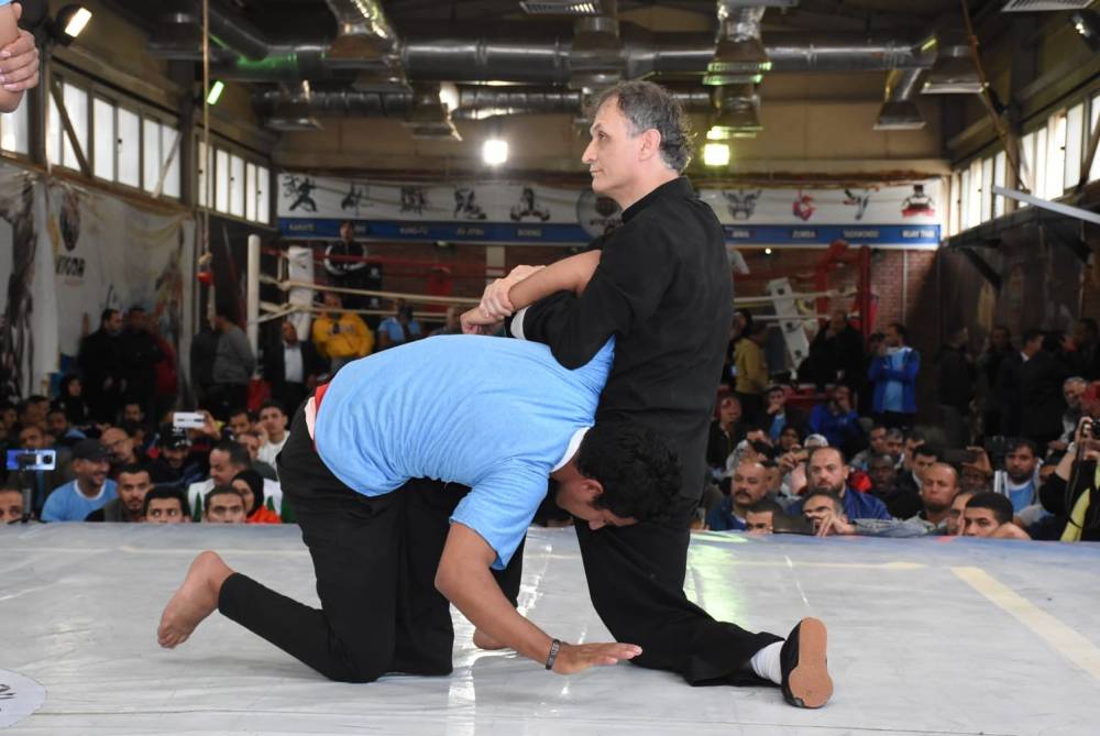 Türk dövüş ustası Sijo Yüksel Yılmaz, Kahire’de hünerlerini sergiledi