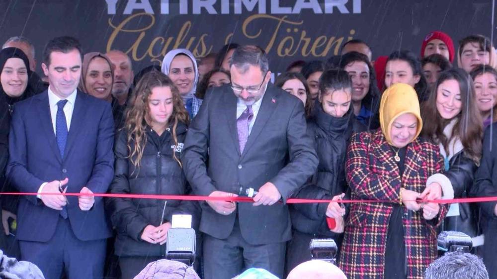 Bakan Kasapoğlu: “Türkiye, Cumhur İttifakı’ndan yana olan tavrını sandıkları patlatarak en güzel şekilde tüm dünyaya haykıracak”