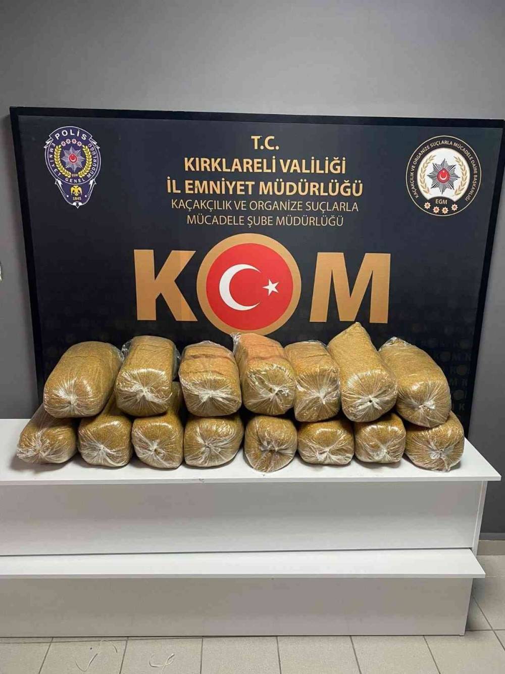 Kırklareli’nde bir kargo şubesinde kaçak tütün ele geçirildi