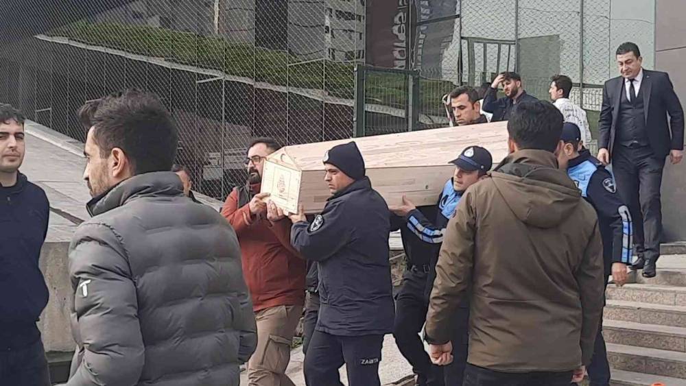 Şişli Belediyesi’nde staj gören genç kız, belediye binasının çatısından düşerek hayatını kaybetti