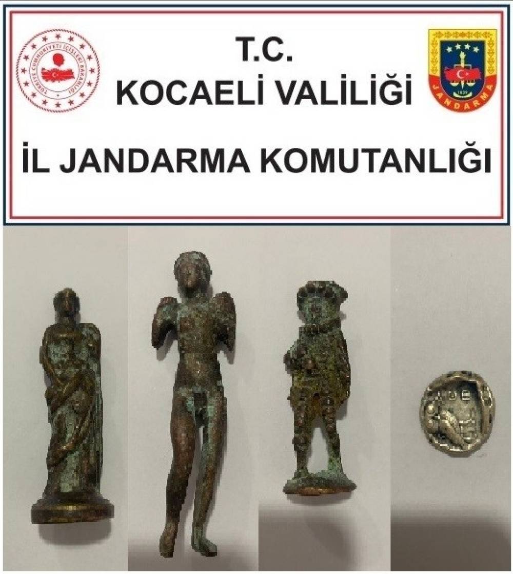 2 şüphelinin üstünde sikke ve 3 tarihi obje ele geçirildi