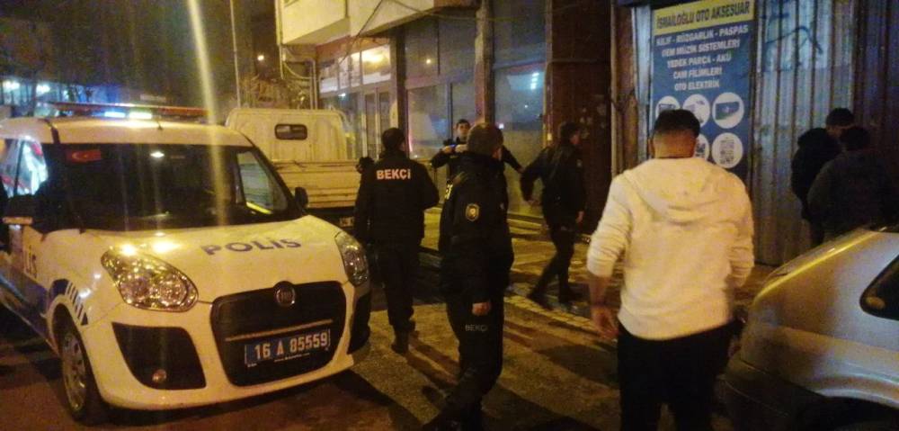 Tartıştığı kişiyi başında şişe kırarak yaraladı