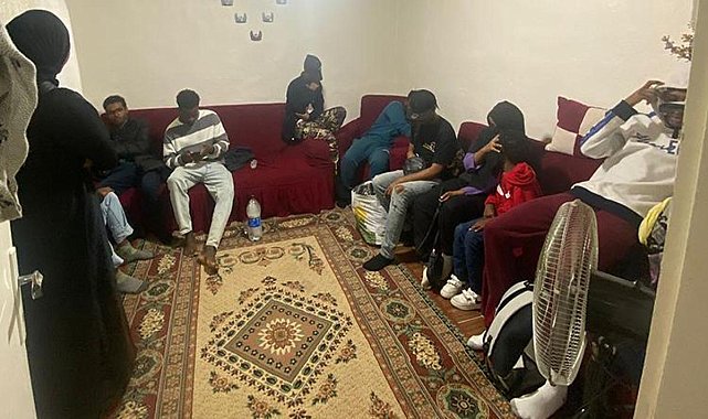 İzmir'de kaçak göçmen operasyonu: 16 kişi evde yakalandı