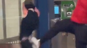 ABD'de engelliye tekmeli akın anı kamerada