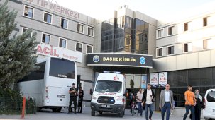 Hasta yakınlarının darbettiği doktor yoğun bakıma alındı