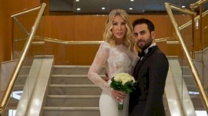 Seda Sayan eşi Çağlar Ökten'in ailesiyle bir ortaya geldi