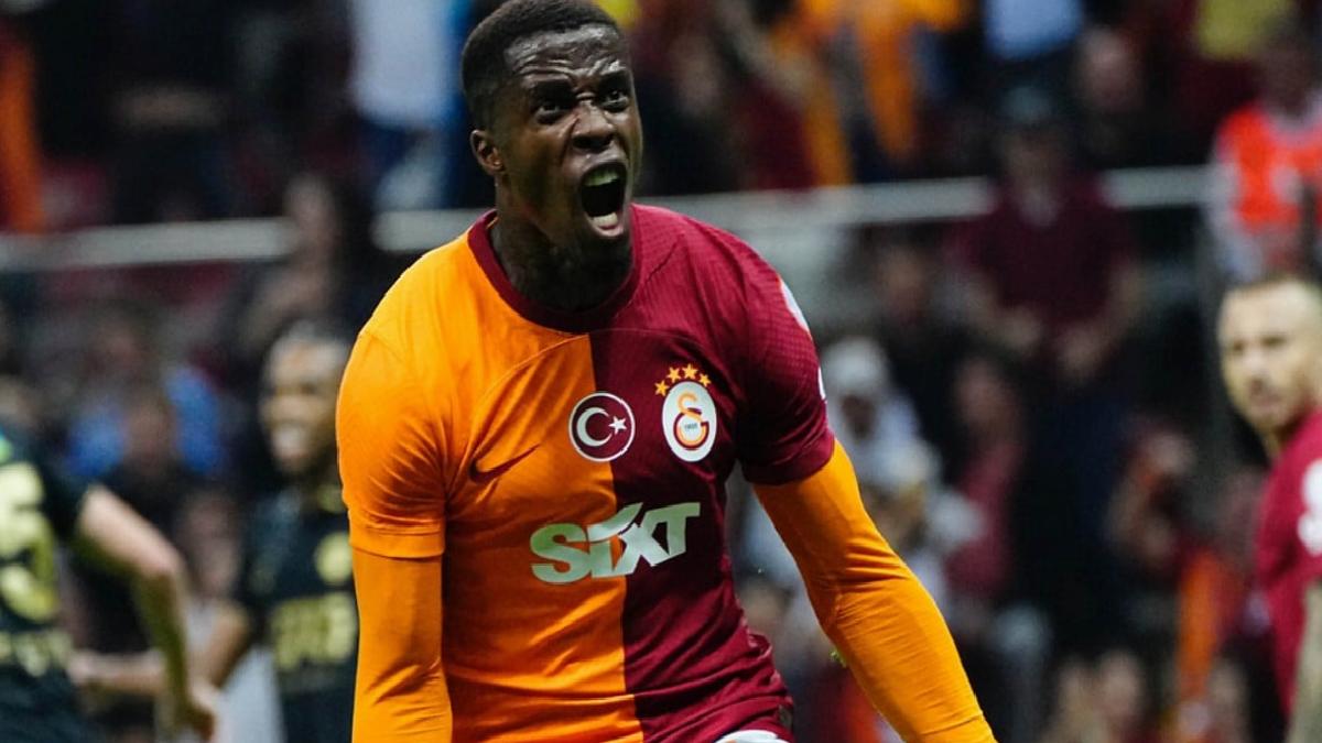 Wilfried Zaha, Galatasaray'da birinci sefer gol sevinci yaşadı
