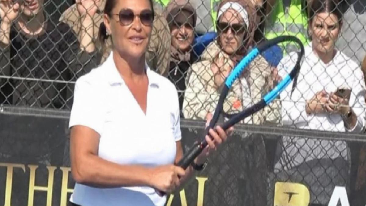 Ayvalık Belediye Başkanlığı'na aday olacağı konuşulan Hülya Avşar'dan açıklama geldi