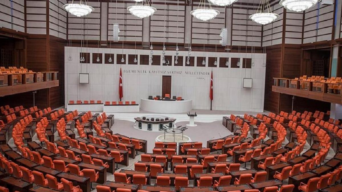 Büyük Aile Platformu LGBT örgütlerinin kapatılmasını talep etti! Dilekçe TBMM'ye sunuldu...
