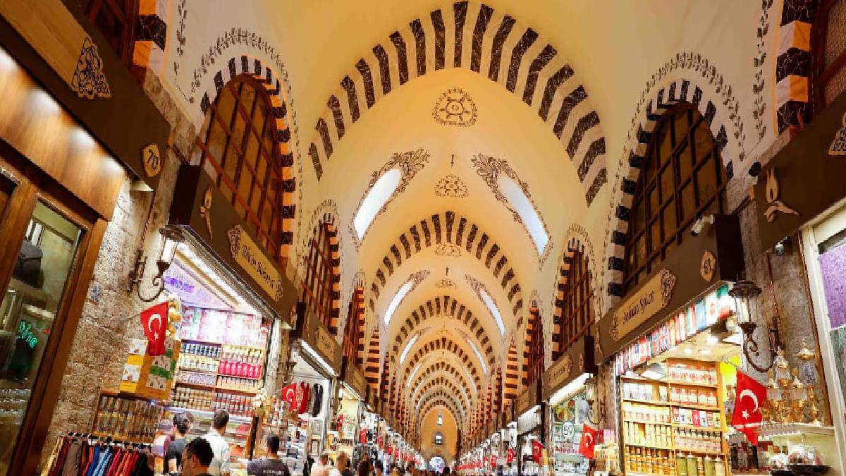 Cuma namazı vaktinde çalışmanın ve kazanılan paranın hükmü