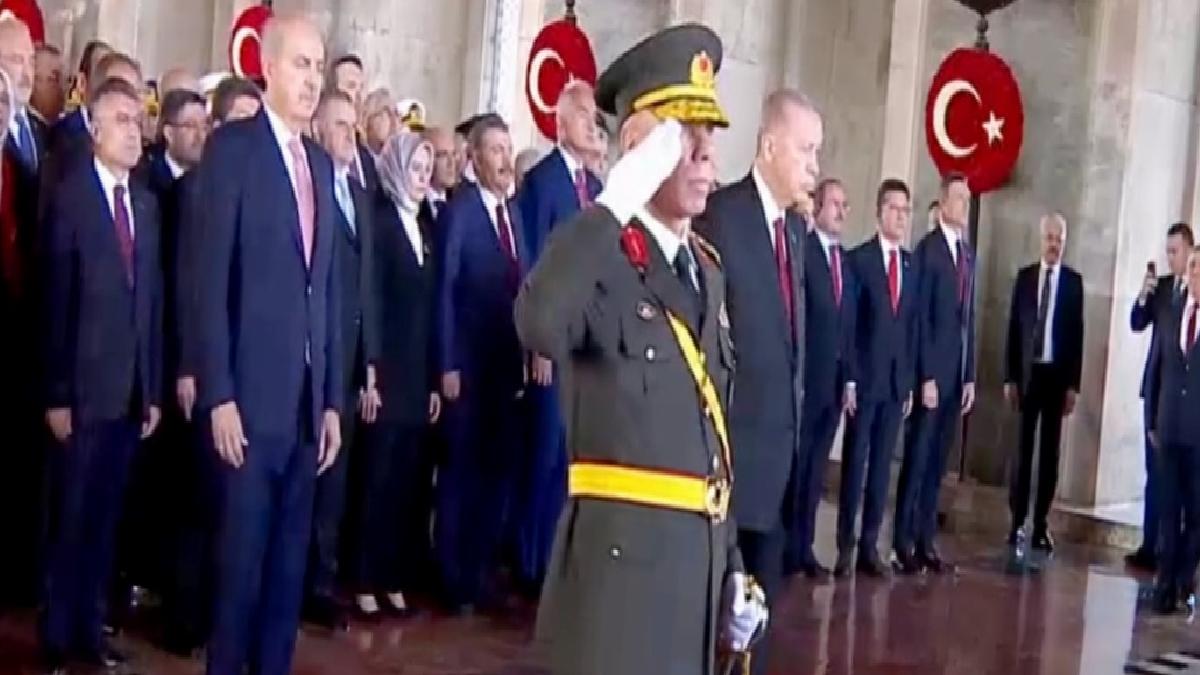Cumhuriyet'in 100'üncü yılı dolayısıyla devlet erkanı Anıtkabir'de